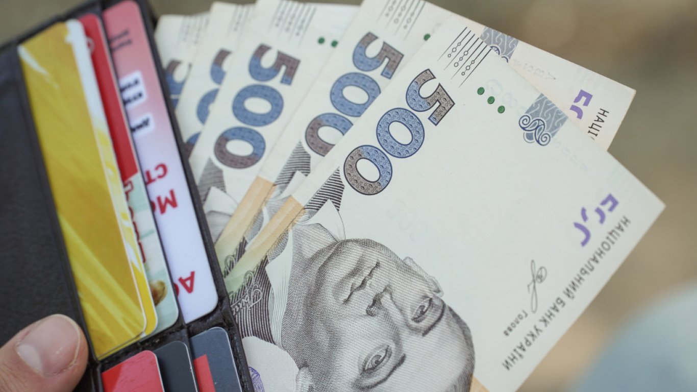 Зарплати в Україні: для держслужбовців хочуть встановити "стелю"