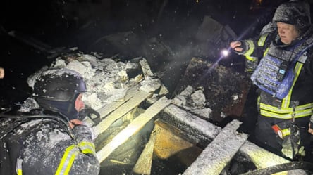 Рятувальники дістали живою цілу сім'ю з-під завалів на Київщині - 285x160