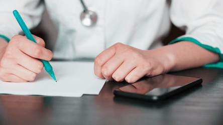 В Одессе врач оформлял фиктивную инвалидность для отсрочки - 290x166