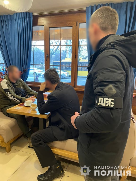 Схеми у тилу: чиновник втручався у закупівлі для Нацполіції