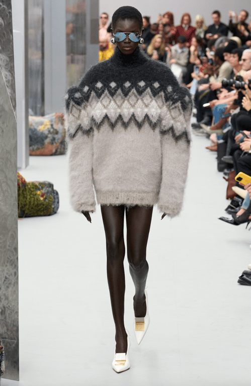 Оверсайз-светр цієї зими в тренді