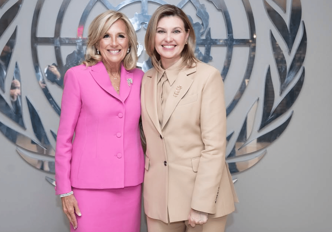 Для натхнення — 5 елегантних образів у стилі Олени Зеленської - фото 2