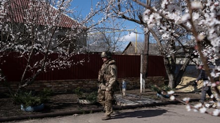 Евакуація під атакою FPV: яким було перемир'я на фронті на Великдень - 290x166