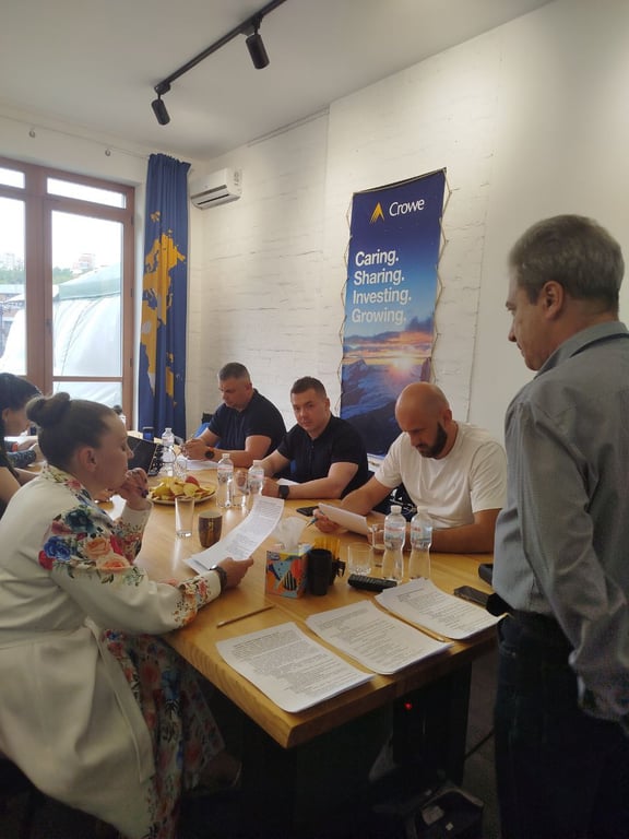 Учасники турніру Master Conduct відпрацьовують переговорні навички