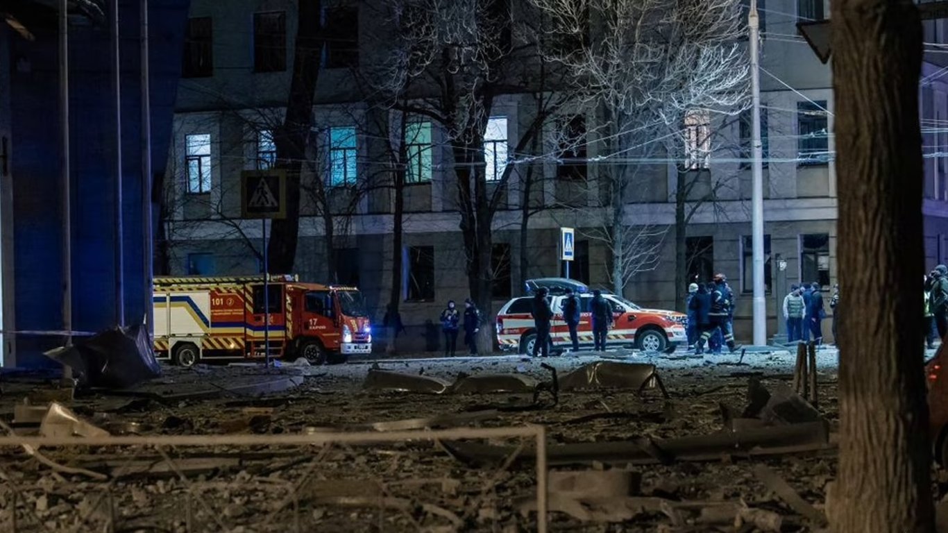 Ракетный удар по Харькову — медики оказывают помощь пострадавшим