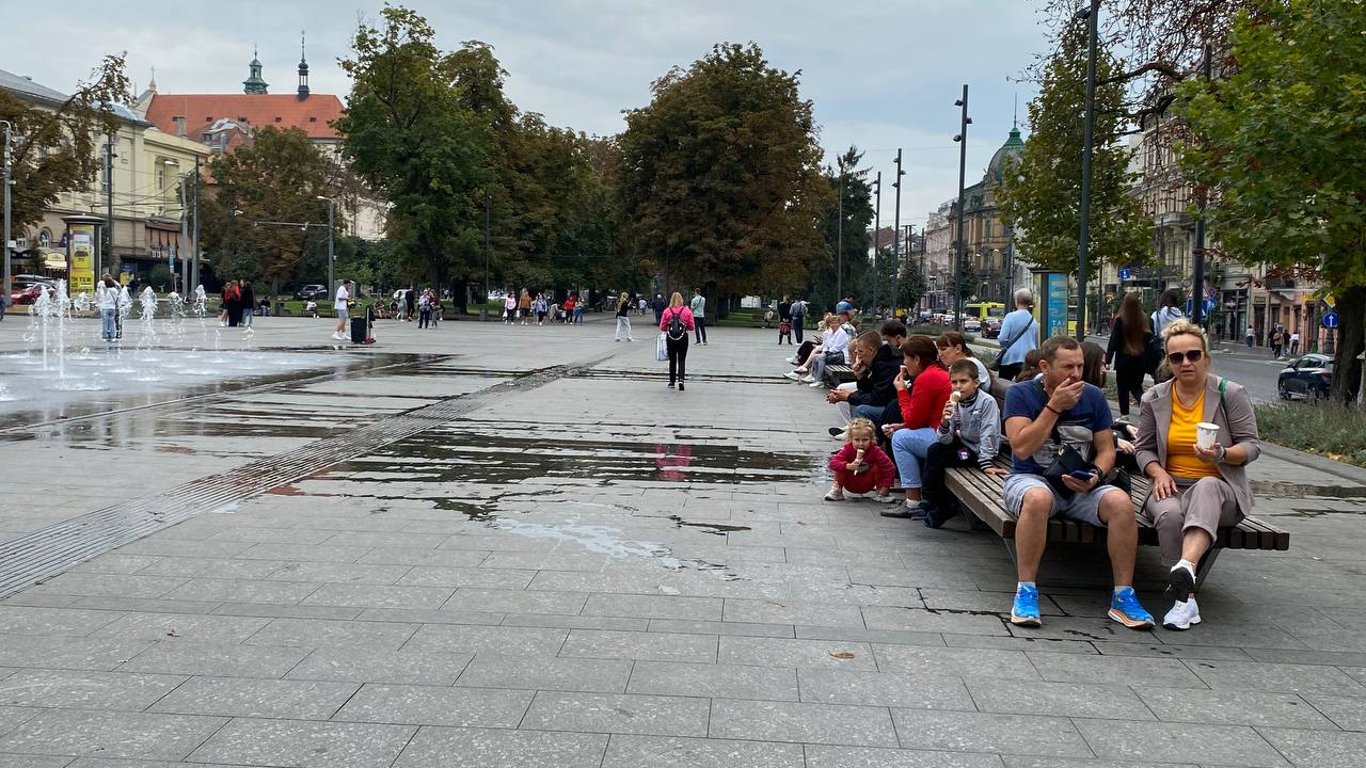 Страшно та небезпечно:  як львів'яни реагують на сигнали повітряної тривоги сьогодні — опитування