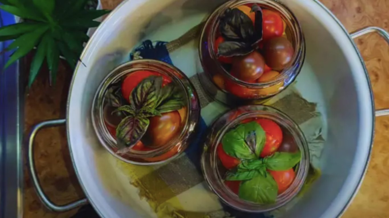 рецепт маринованих помідорів