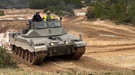 В міноборони Британії показали, як ЗСУ освоюють танки Challenger 2 - 285x160