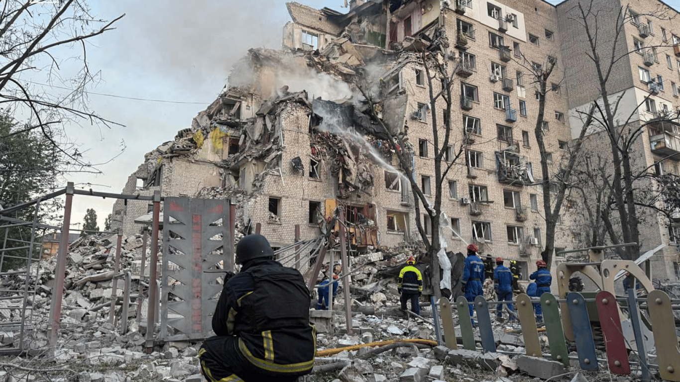 Зруйновані висотки, пожежі та жертви: все про обстріл Києва