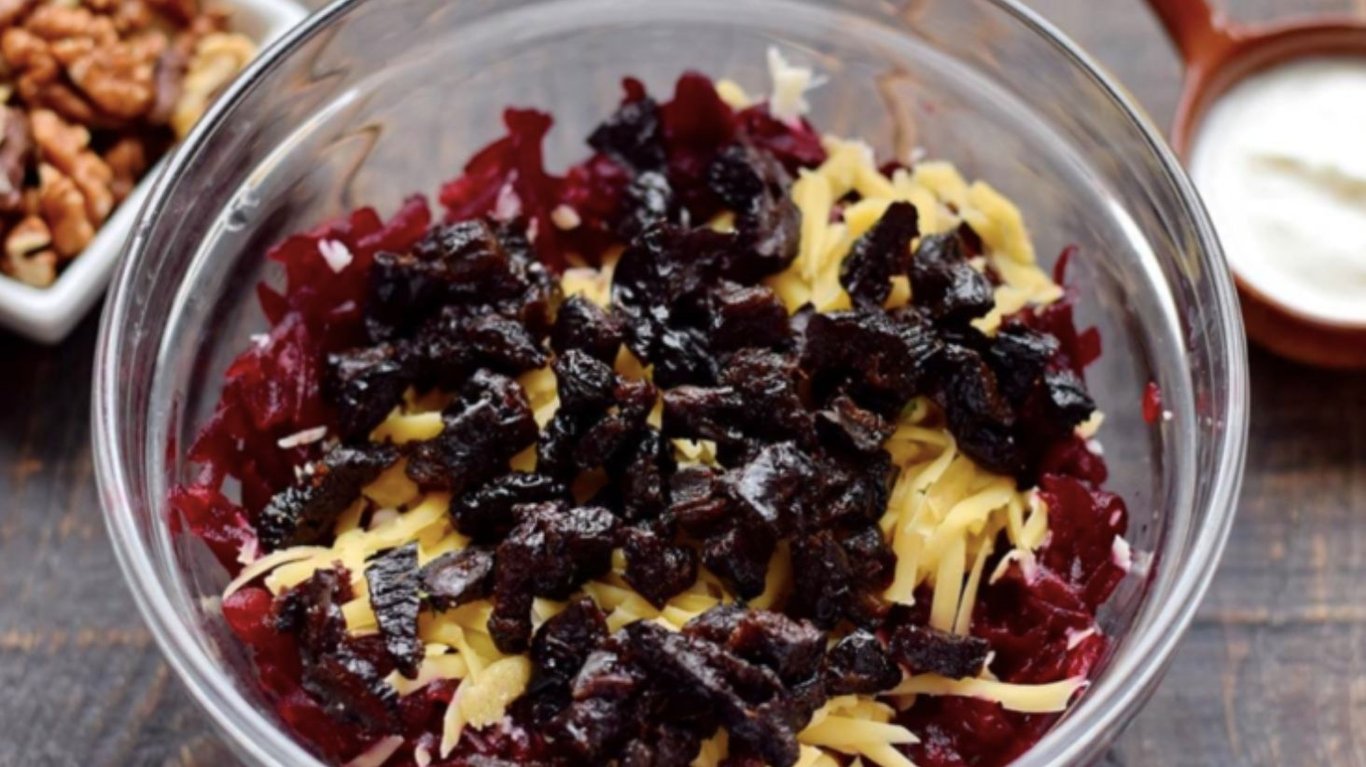 рецепт салата со свеклой и черносливом