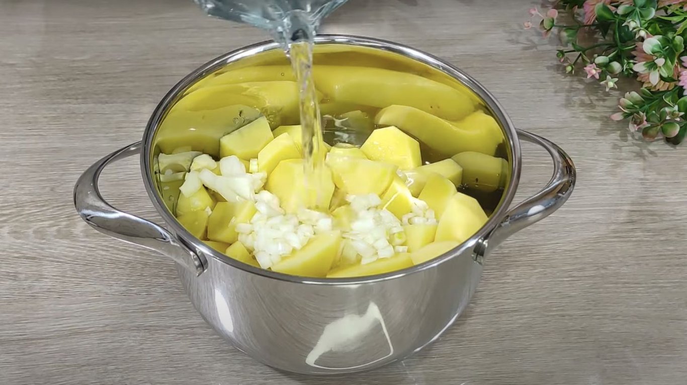 як приготувати булочки з картопляною начинкою