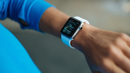 Ремешок Apple Watch сможет менять цвет под одежду владельца - 285x160