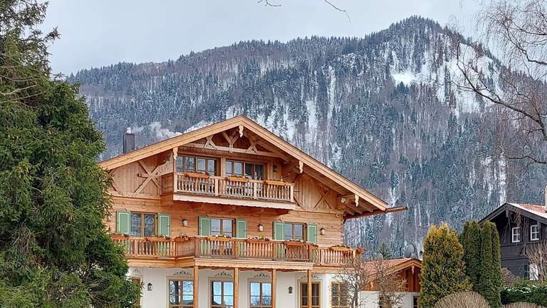 В Германии выставили на продажу роскошную виллу олигарха из РФ - фото 1