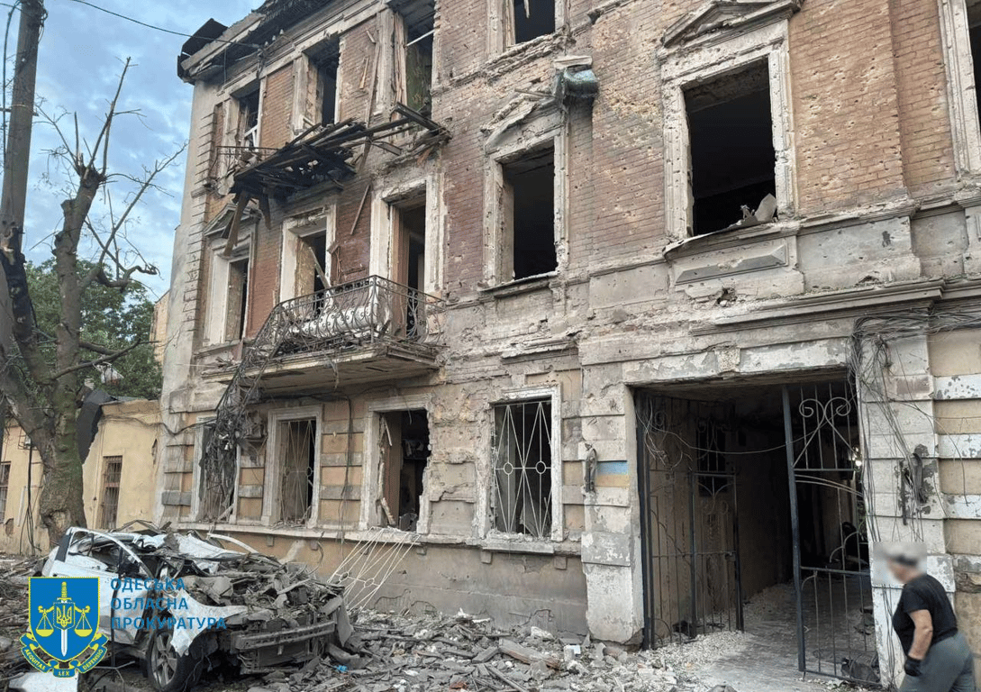 Наслідки дронової атаки на Одесу — є загиблі та поранені - фото 3