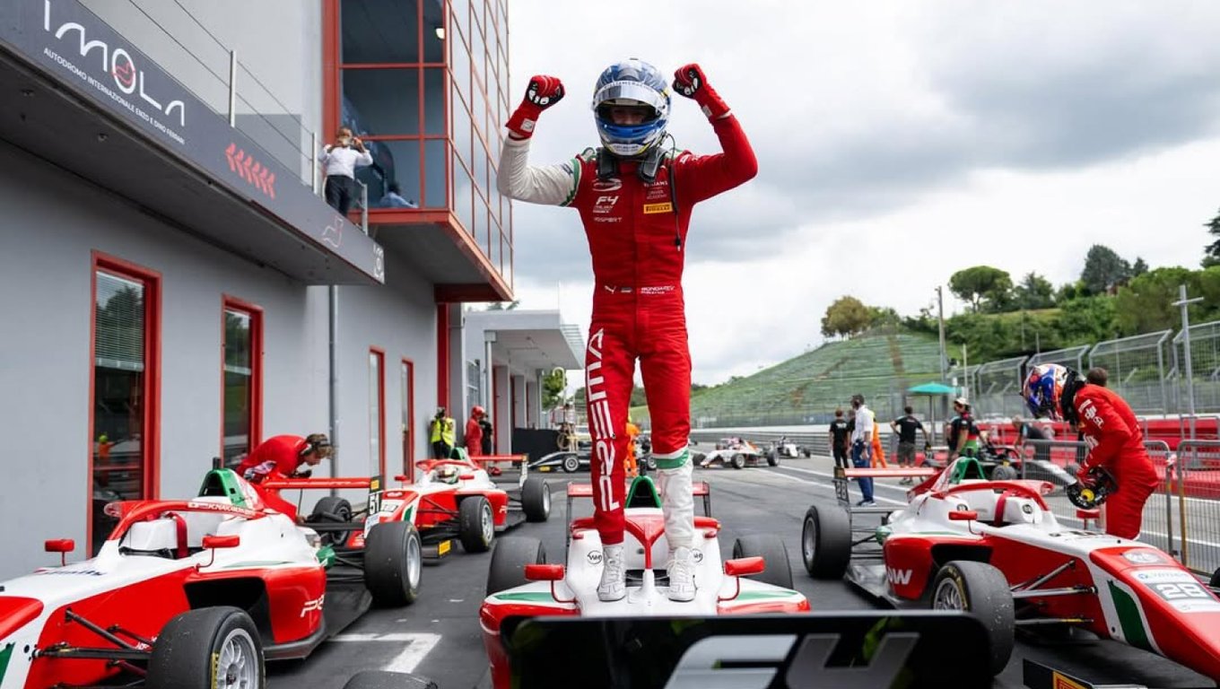 Александр Бондарев