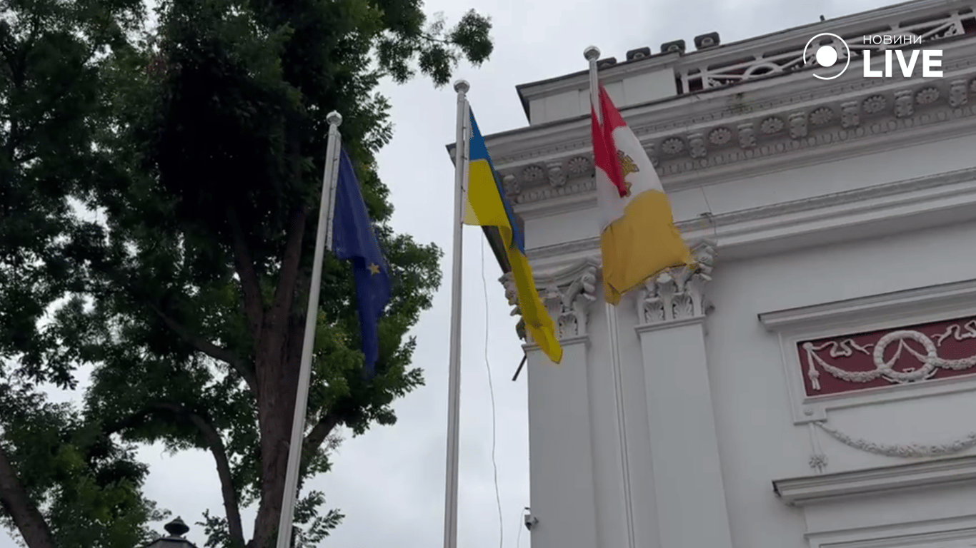 Одеса відзначила День прапора урочистим підняттям стяга — фото - фото 1