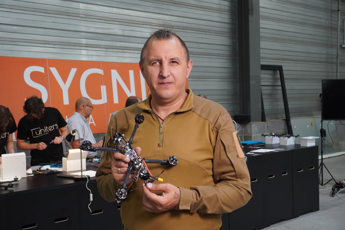 Волонтери у Варшаві власноруч збирають дрони для ЗСУ — 150 БПЛА вже на передовій - фото 6