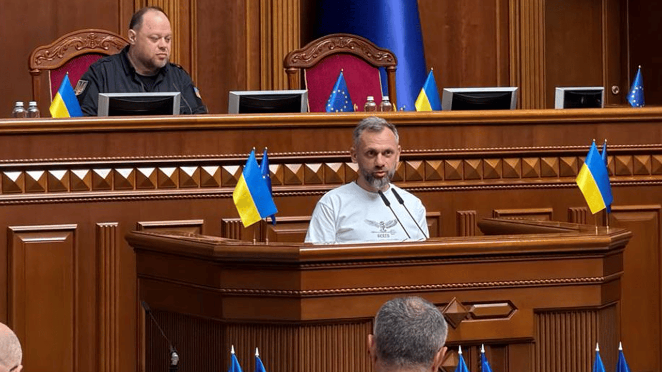 В Раде принес присягу новый народный депутат