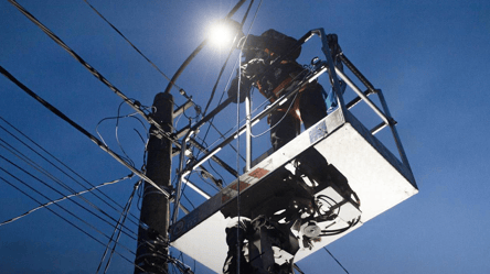 Донеччина залишилася без електропостачання через обстріл РФ - 285x160