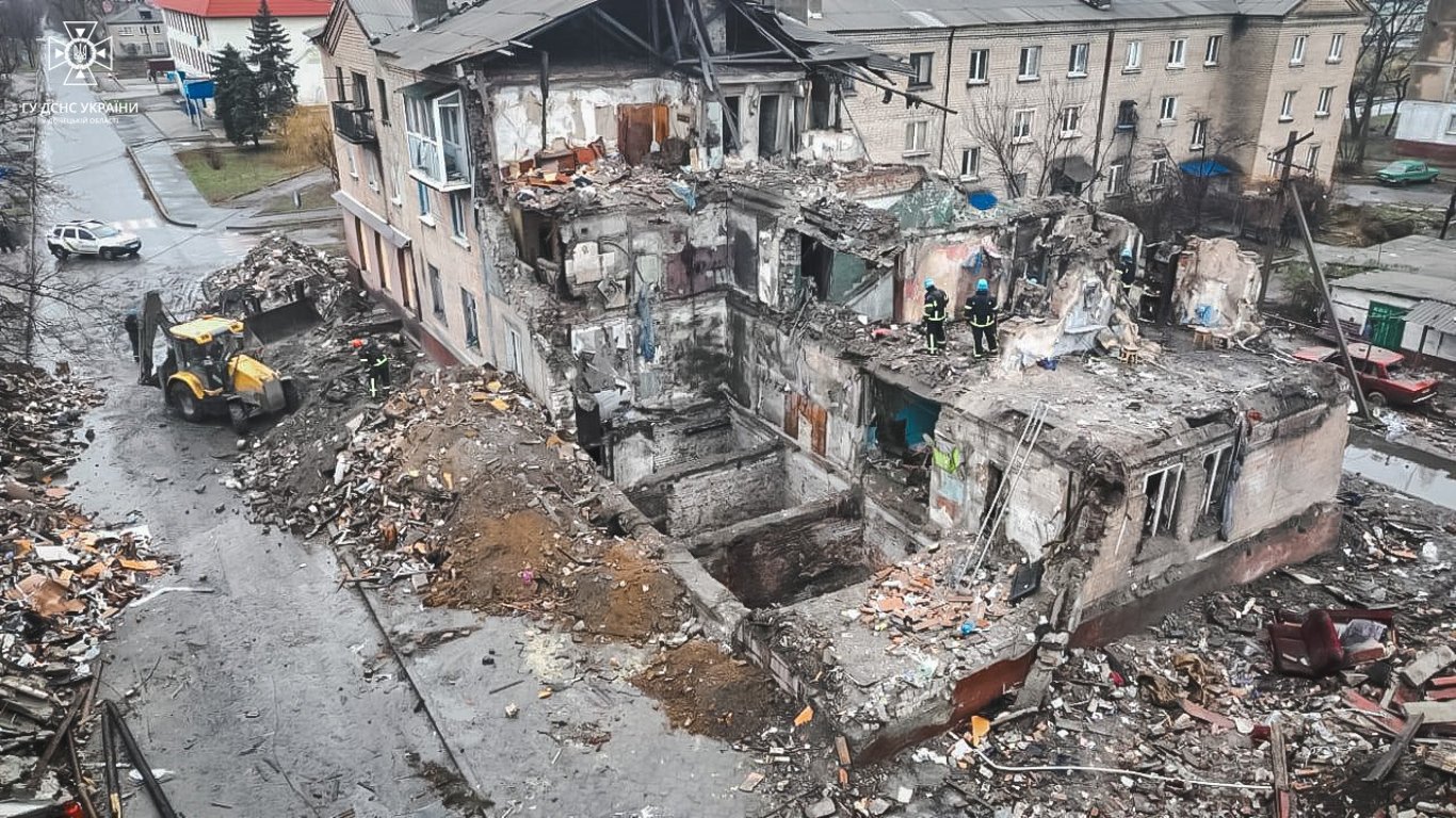 Вражеский удар по дому в Донецкой области — полиция идентифицировала всех членов погибшей семьи