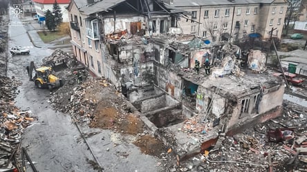 Вражеский удар по дому в Донецкой области — полиция идентифицировала всех членов погибшей семьи - 285x160