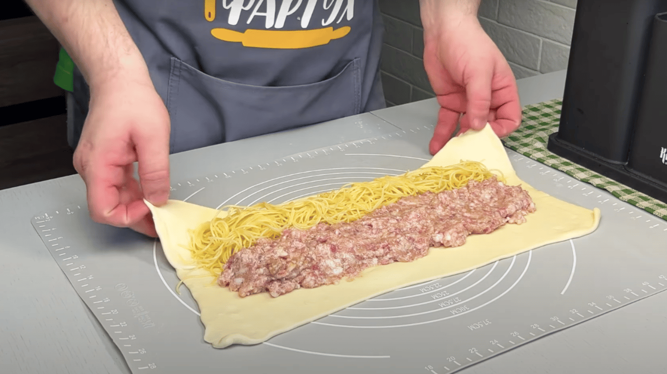 смачний пиріг з фаршем