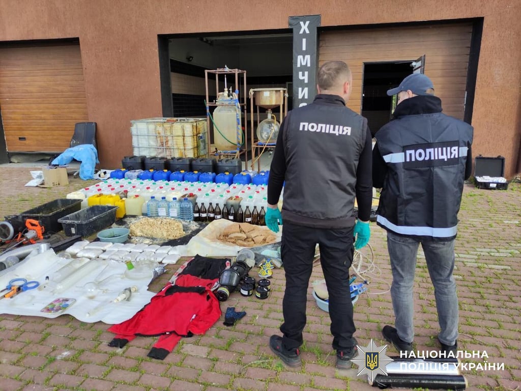 Поліція викрила виготовлення заборонених речовин