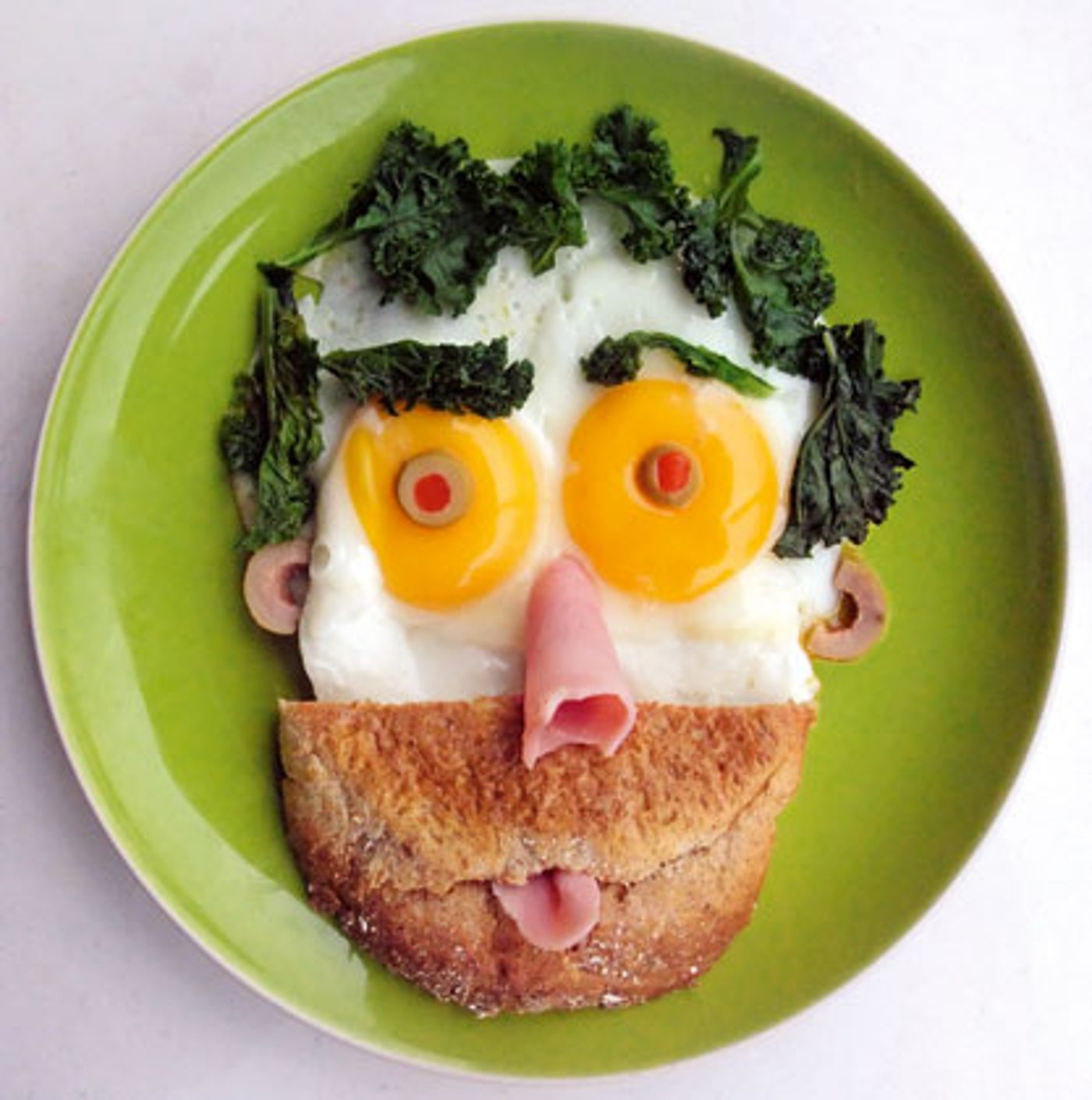Креативний сніданок з яєчнею