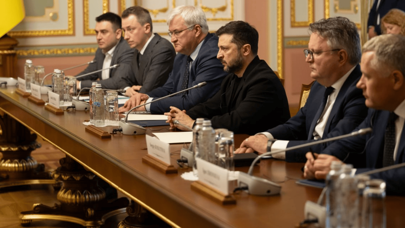 Зеленский предупредил Лукашенко о ответных мерах Украины