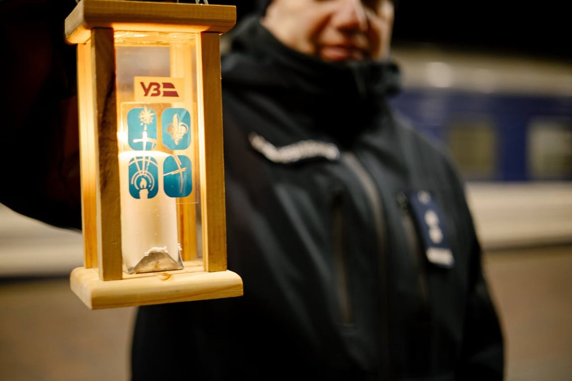 У Київ привезли Вифлеємський вогонь миру