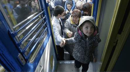 Чиновники из Киева выехали за границу благодаря документам детей-сирот — Офис омбудсмена - 290x160