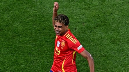 Невероятный гол 16-летнего Ямала спас Испанию в первом тайме матча с Францией — видео - 285x160