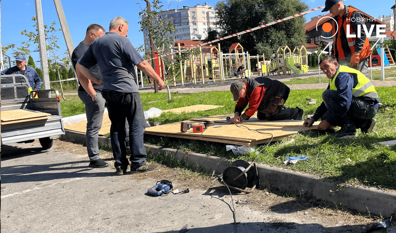 В Вишневом десятки автомобилей сгорели после атаки: фоторепортаж - фото 2