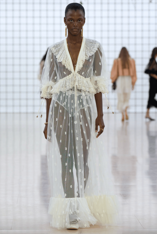 Напівпрозорий одяг увірвався в тренди