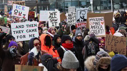 Mass protests erupt in Minneapolis after the death of Alex Pretti - 304x171