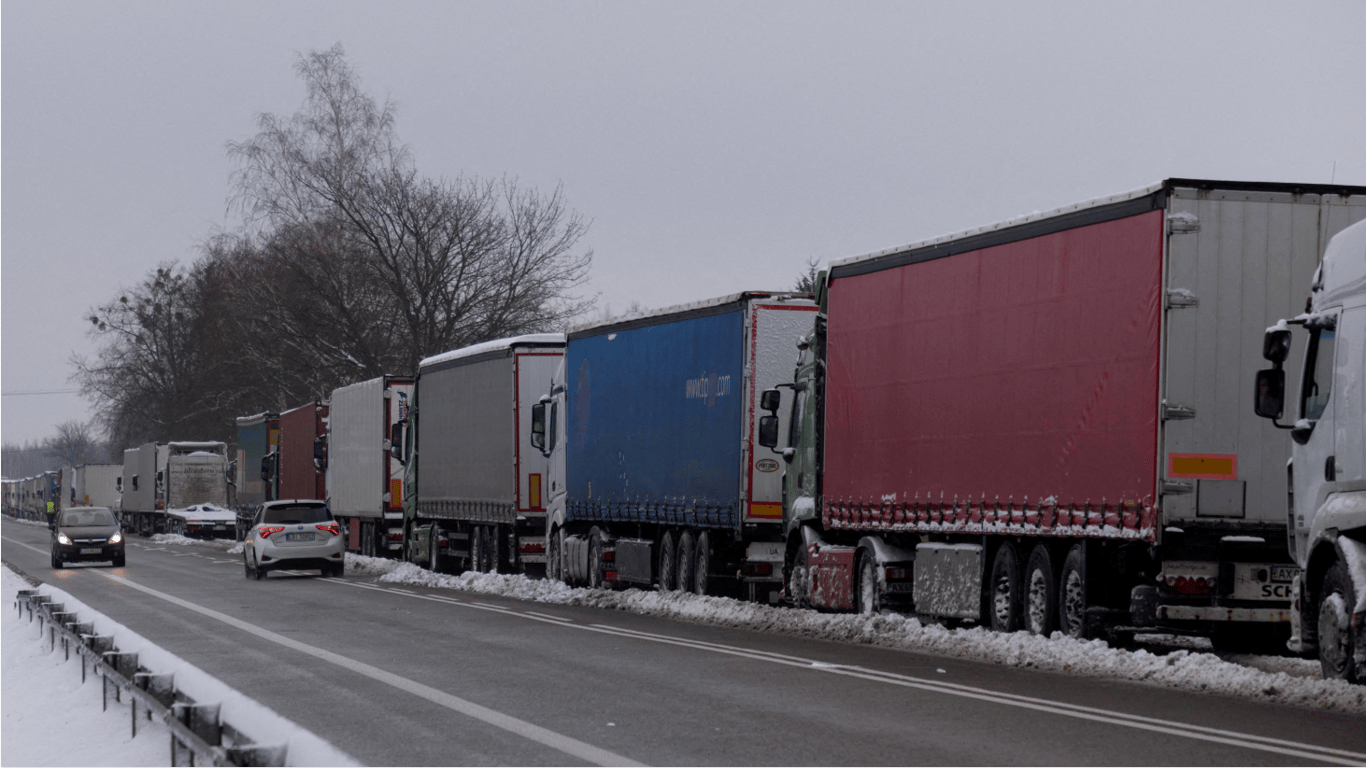 В Польше заявили об усилении контроля над товарами, которые едут из Украины