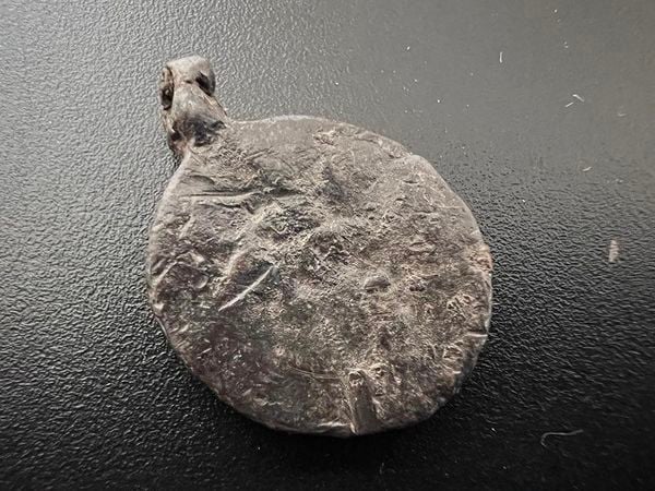 Українець намагався відправити поштою до США 75 автентичних пам'яток культури — фото - фото 2