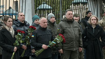 В Киеве открыли мемориальную доску в честь разведчика, Героя Украины Александра Чуба - 285x160