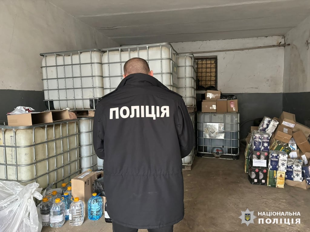 Підпільний цех з виробництва фальсифікованого алкоголю: поліція викрила схему на Харківщині