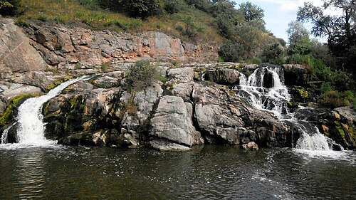 Неймовірний водоспад зі скелями за 30 хвилин їзди від Житомира - фото 1