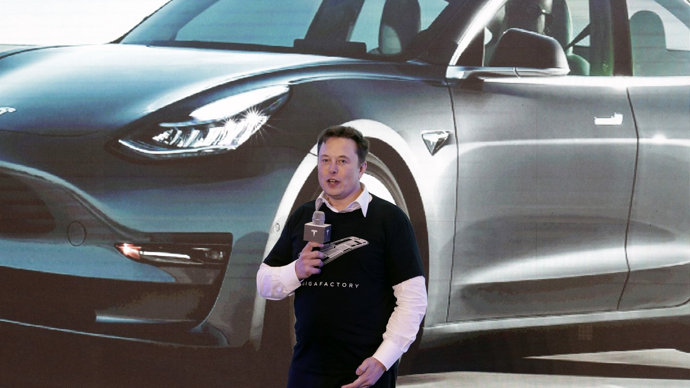 Аналітик Колін Ланган зробив похмурий прогноз для Tesla