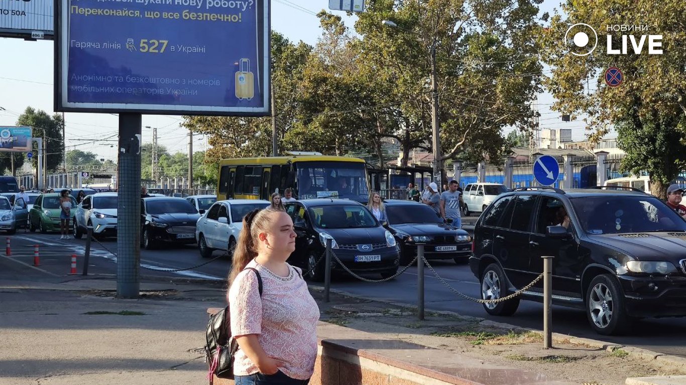 Минута уважения: в Одессе с утра было остановлено движение и звучал гимн
