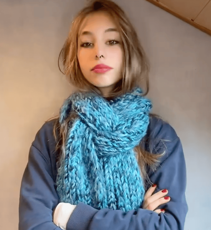 Как хорошо завязать зимний шарф — модные лайфхаки (видео) - фото 1