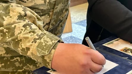 Работник ТЦК на Киевщине задекларировал золота на 8 млн и тысячи долларов - 285x160