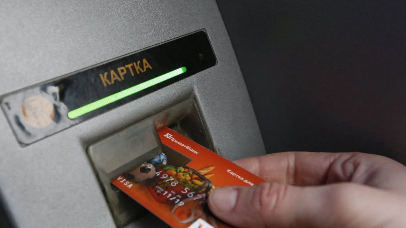ПриватБанк запровадив чергові зміни щодо переказів з картки на картку