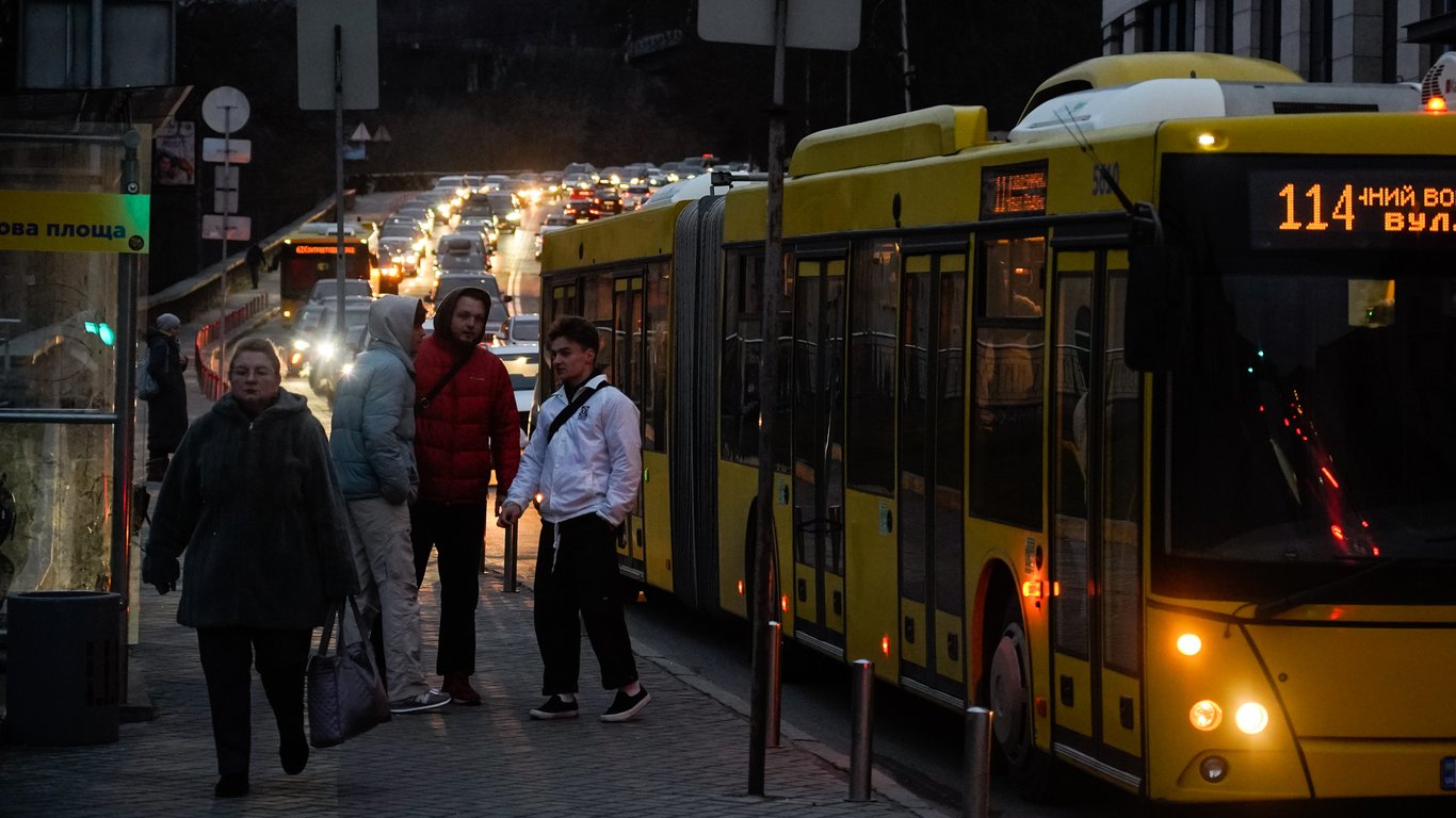 Скидки на транспорт в апреле: кто из военнослужащих имеет право