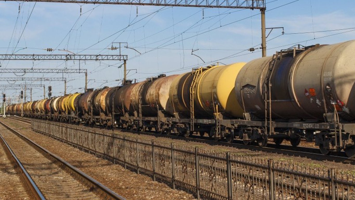 Скандал на Одесской железной дороге: в регионе украли сотни тонн дизтоплива