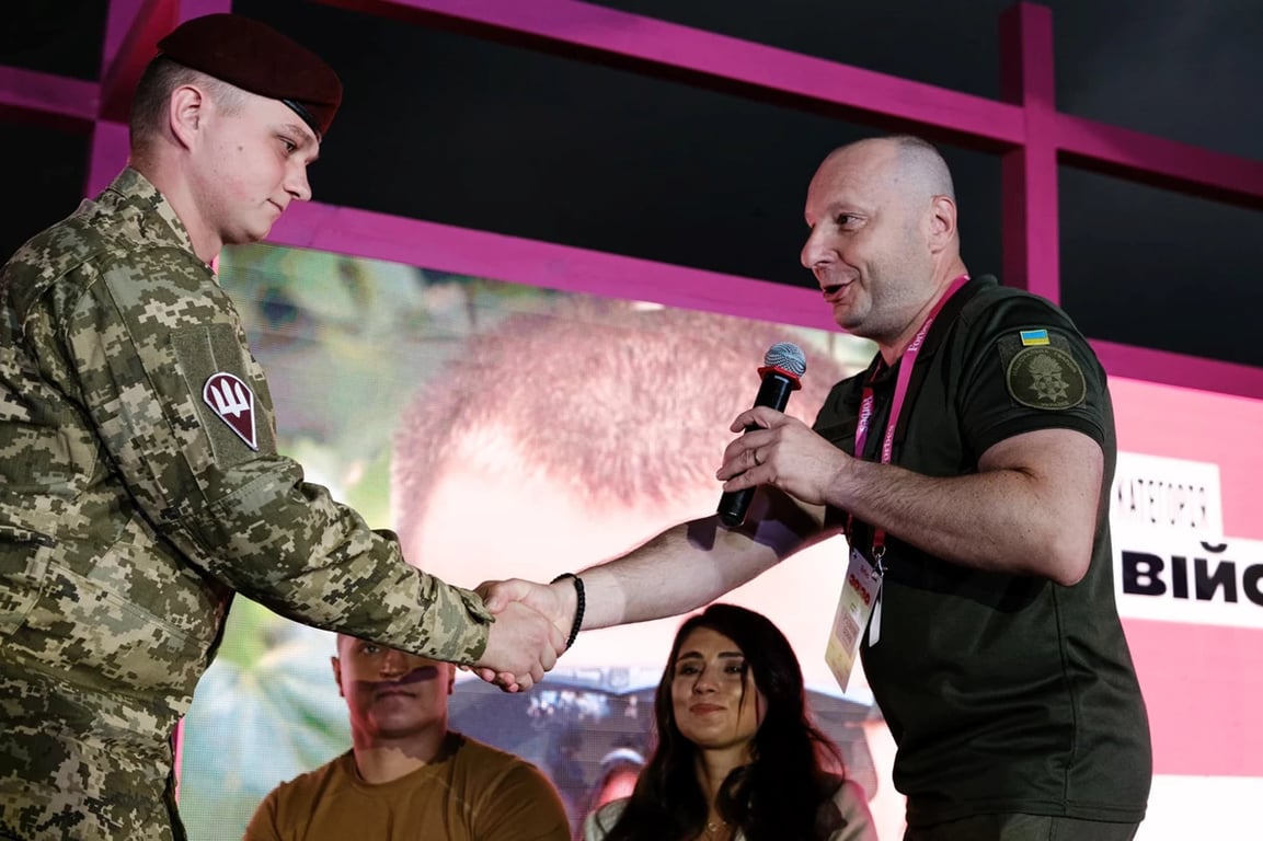 Юрій Гуляк під час нагородження. Фото: 