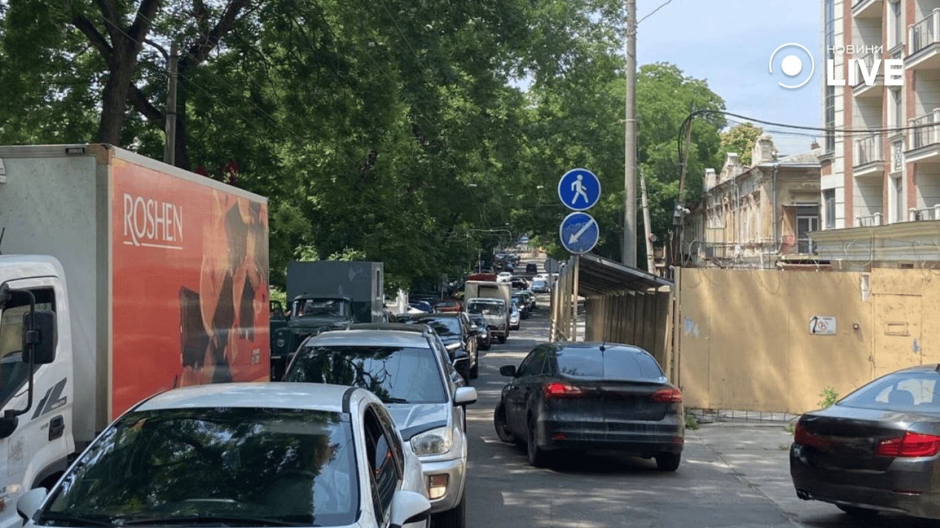 Дороги Одеси перетворилися на суцільний затор — що відомо - фото 1