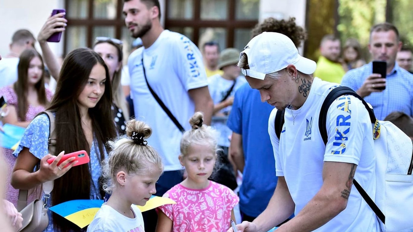 Збірна України прибула до Мілана: у команди одна втрата